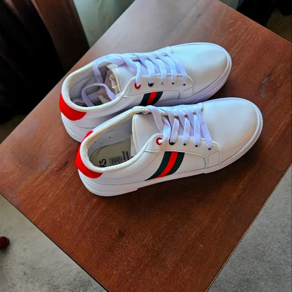 MKS Sneaker Shoes Womens White Red Green 8 - Picture 2 of 10